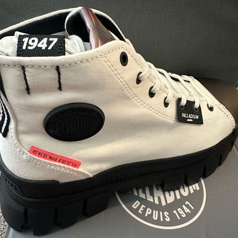 PALLADIUM REVOLT HI TX STAR WHITE SIZE 8.5